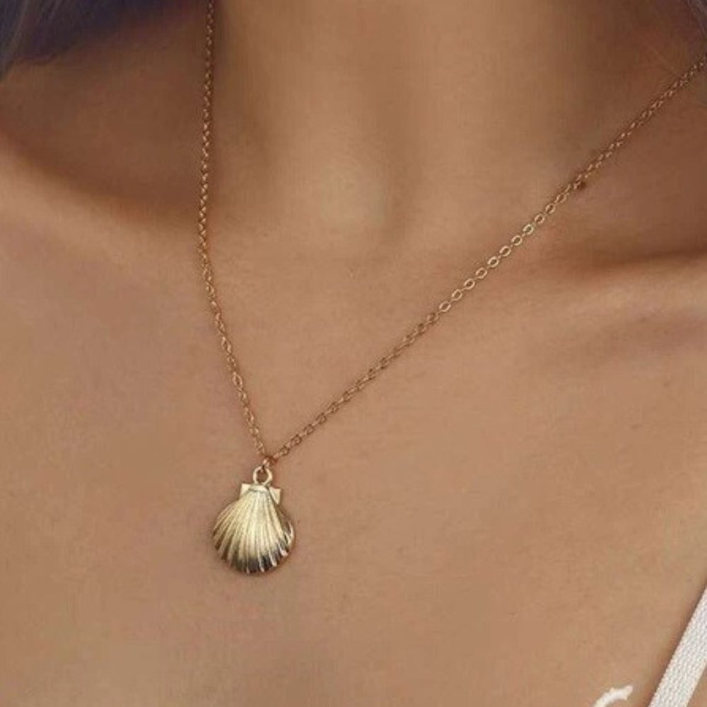 Gold Seashell Necklace